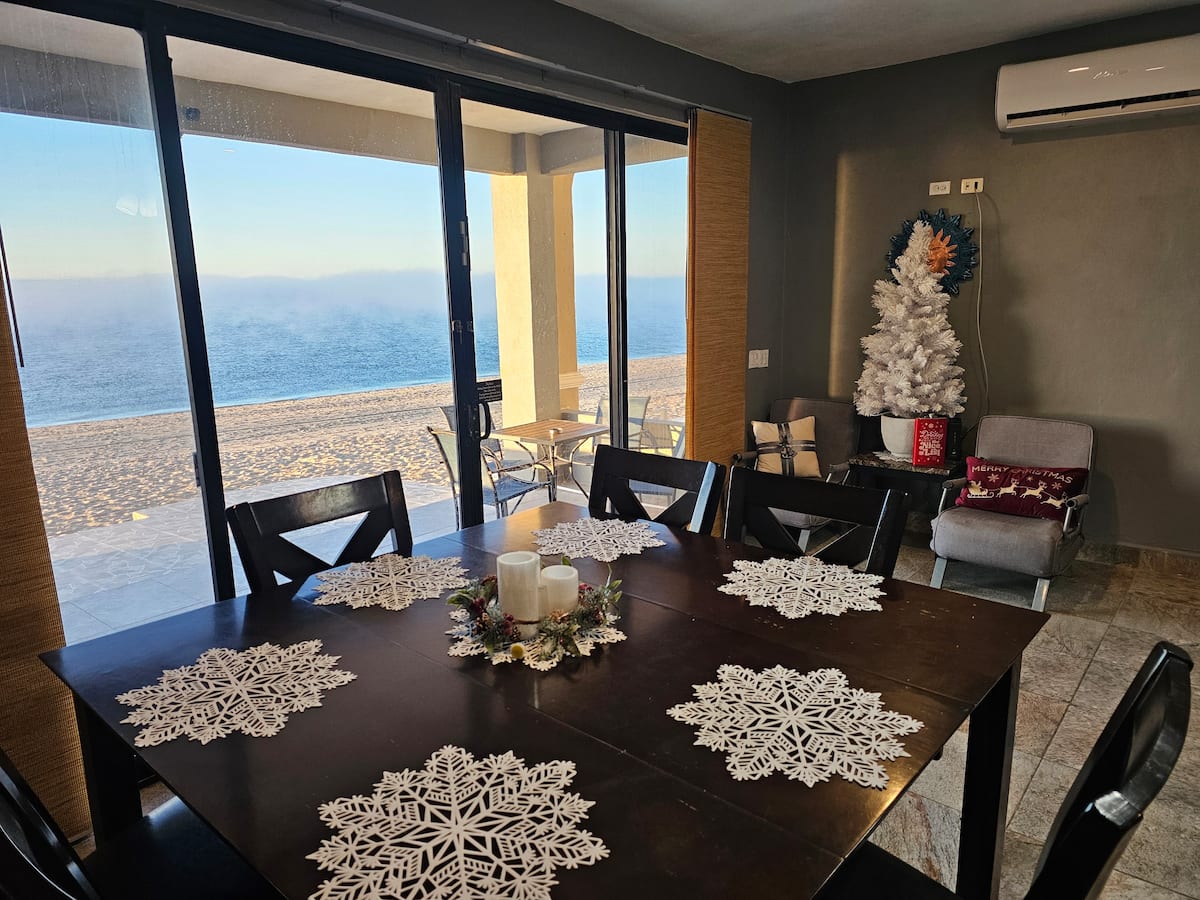 Dining room with an uninterrupted ocean view