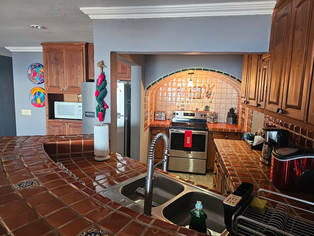 Fully equipped tile kitchen